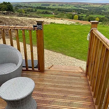 Oakley View Shepherds Hut With Hot Tub Whitby