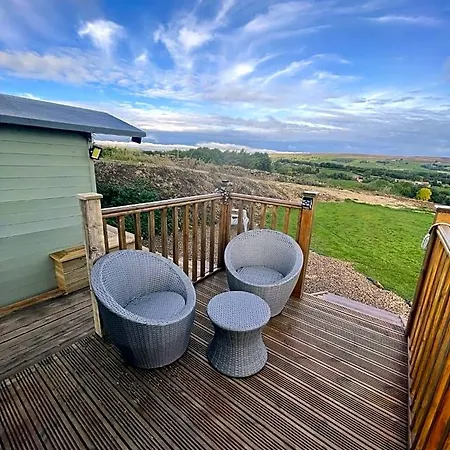 Oakley View Shepherds Hut With Hot Tub Whitby