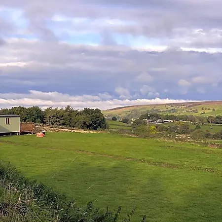Hotel Oakley View Shepherds Hut With Hot Tub 4*