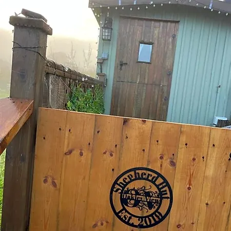 Oakley View Shepherds Hut With Hot Tub 4* Whitby