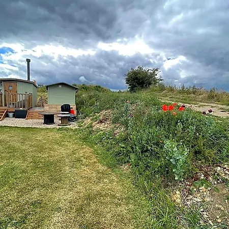 Hotel Oakley View Shepherds Hut With Hot Tub